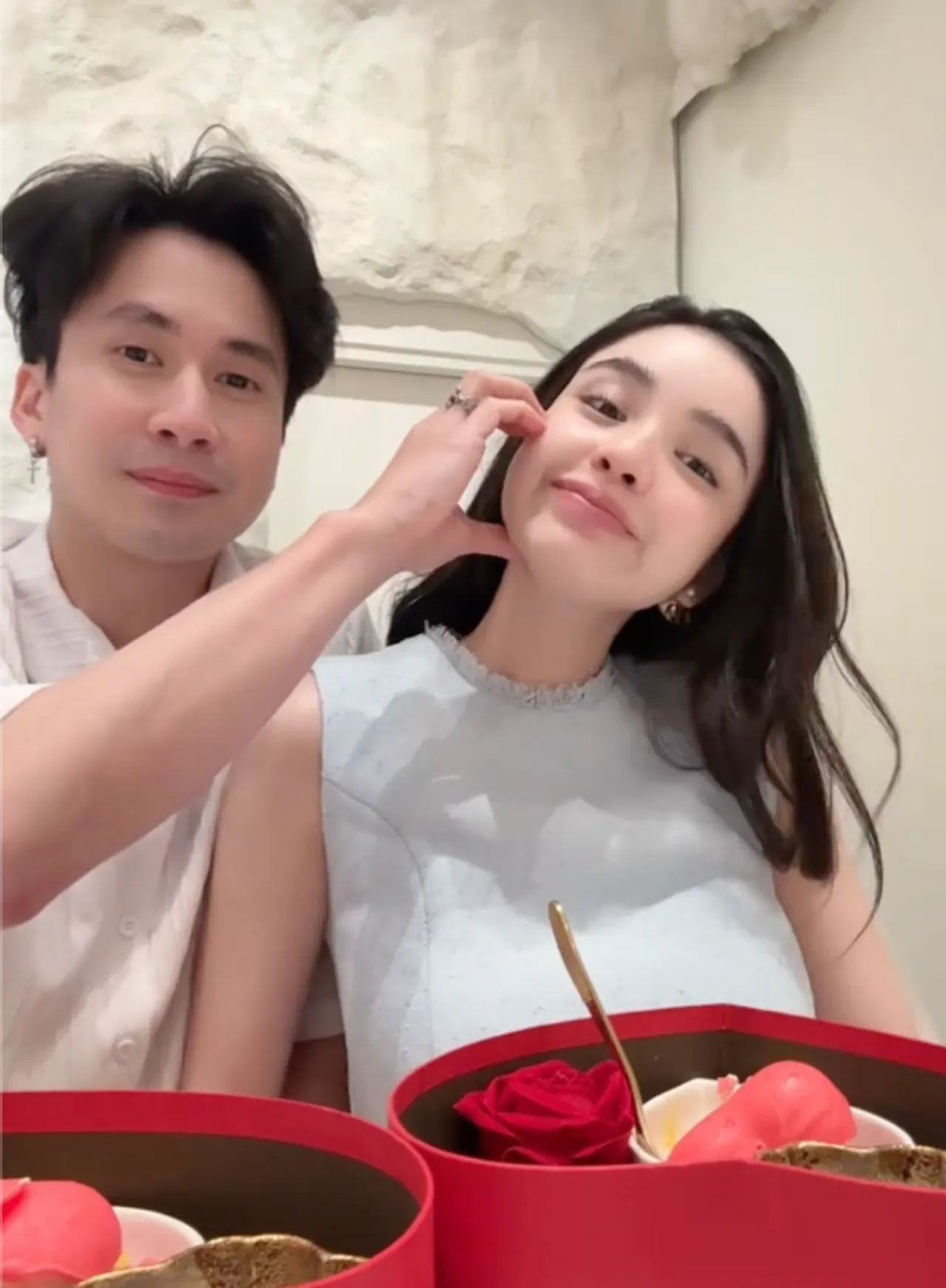 หมอบุ๊ค แฟนใหม่ ขนม ศศิกานต์ คลั่งรักหนักมาก ลงคลิปดินเนอร์สุดหวานหลังเปิดตัว (คลิป)