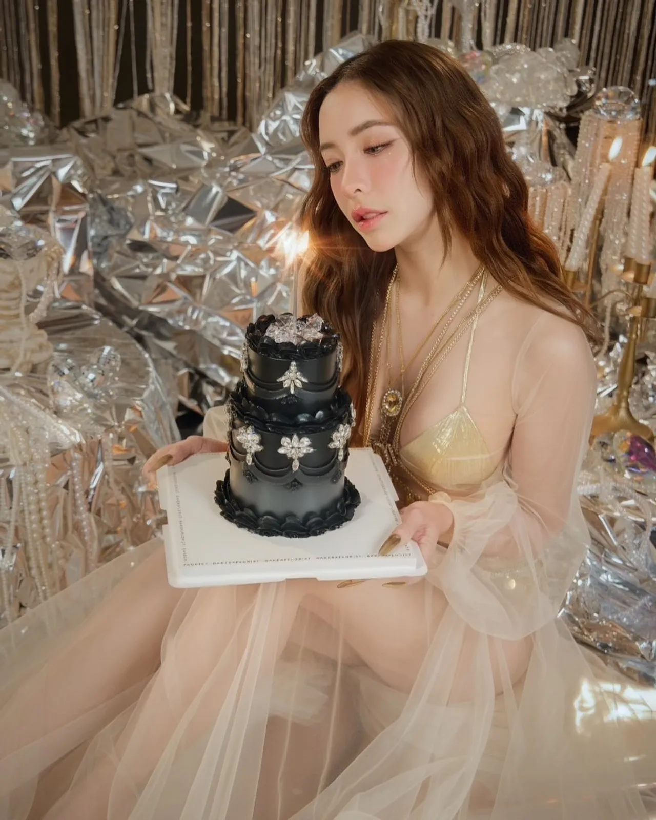 ลุคนี้มีตะลึง แป้ง อรจิรา ฉลองวันเกิดแบบตัวแม่ 40 ยังแจ๋ว เปรี้ยวเข็ดฟัน