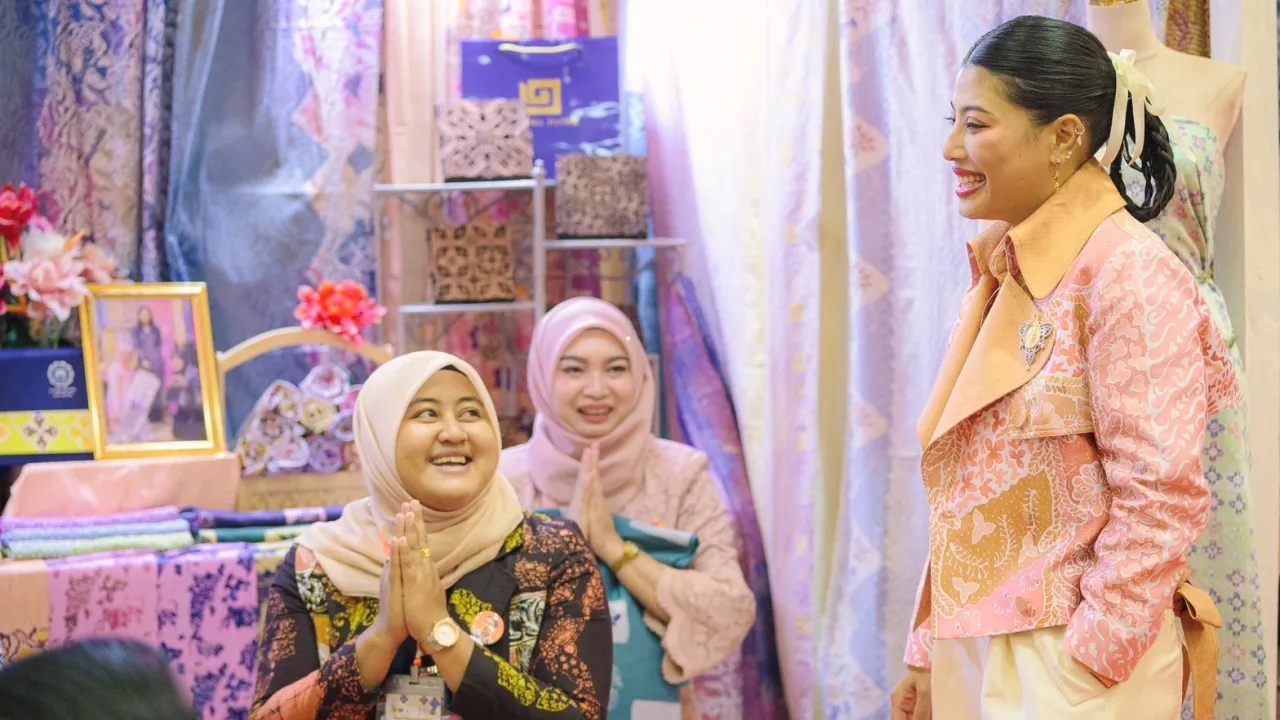 สมเด็จเจ้าฟ้าสิริวัณณวรี เสด็จทอดพระเนตรนิทรรศการ ผลงานภูมิปัญญาผ้าไทย และงานหัตถกรรมชุมชน ภาคใต้