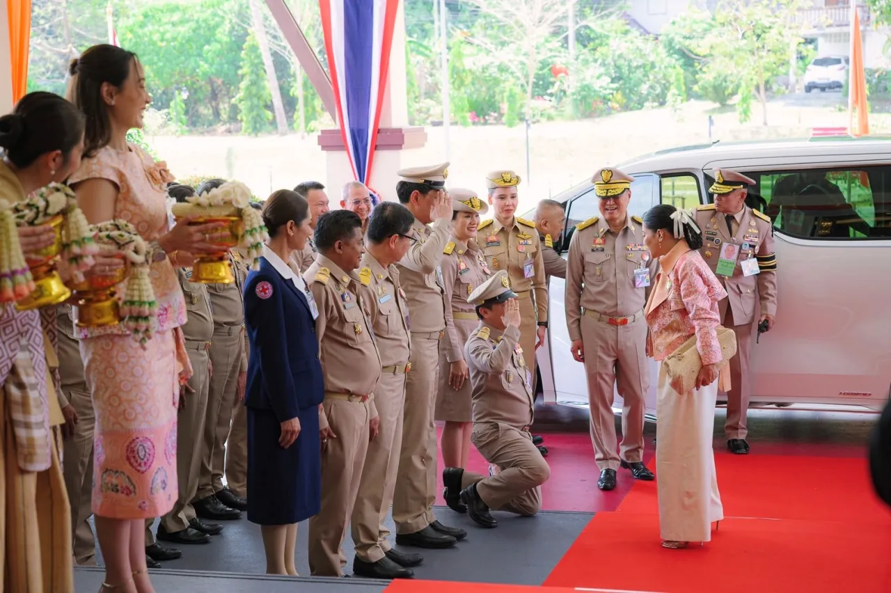 สมเด็จเจ้าฟ้าสิริวัณณวรี เสด็จทอดพระเนตรนิทรรศการ ผลงานภูมิปัญญาผ้าไทย และงานหัตถกรรมชุมชน ภาคใต้