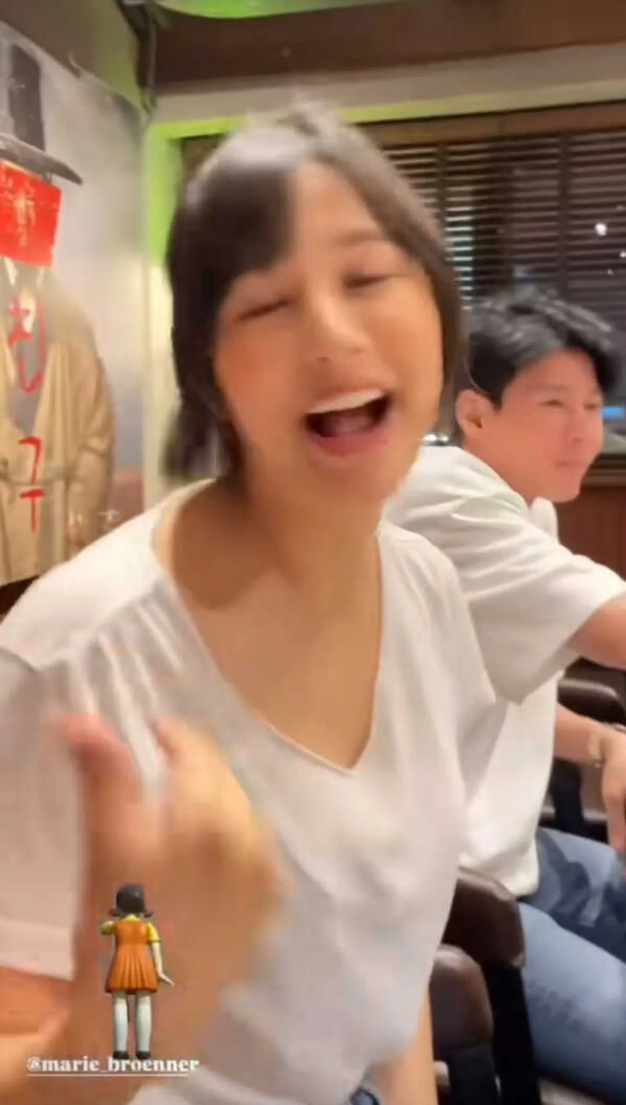 เผยคลิป มารี นั่งข้างคนหน้าคล้ายนักธุรกิจหนุ่ม คนจับตาใช่รักใหม่หรือไม่