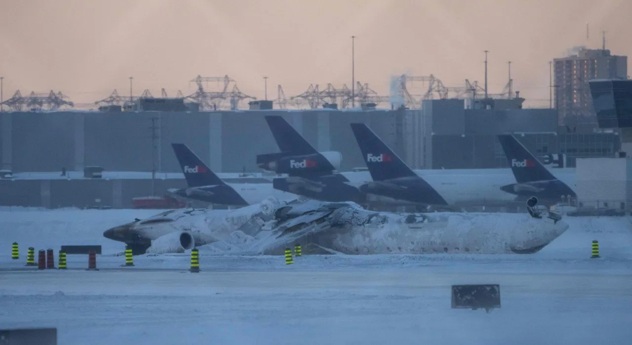 เผยคลิปชัดๆ จังหวะเครื่องบินเดลต้าแอร์ไลน์ไถลรันเวย์ไฟลุกหงายท้อง (คลิป)