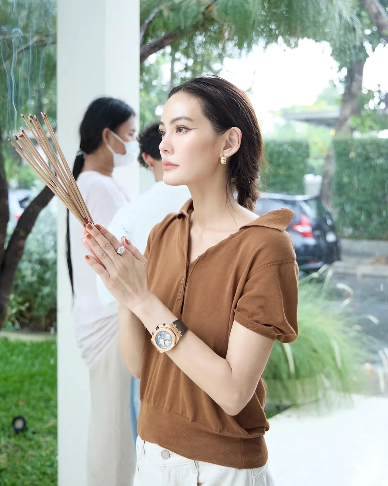 เจนี่ ทำพิธีบวงสรวงองค์พญานาคสีขาว ตั้งในบ้านหลังใหม่ งดงามสุดอลังการ