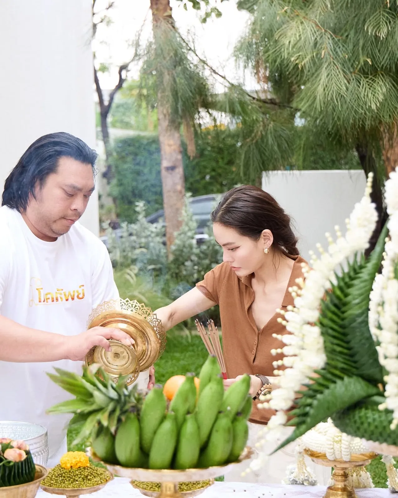 เจนี่ ทำพิธีบวงสรวงองค์พญานาคสีขาว ตั้งในบ้านหลังใหม่ งดงามสุดอลังการ