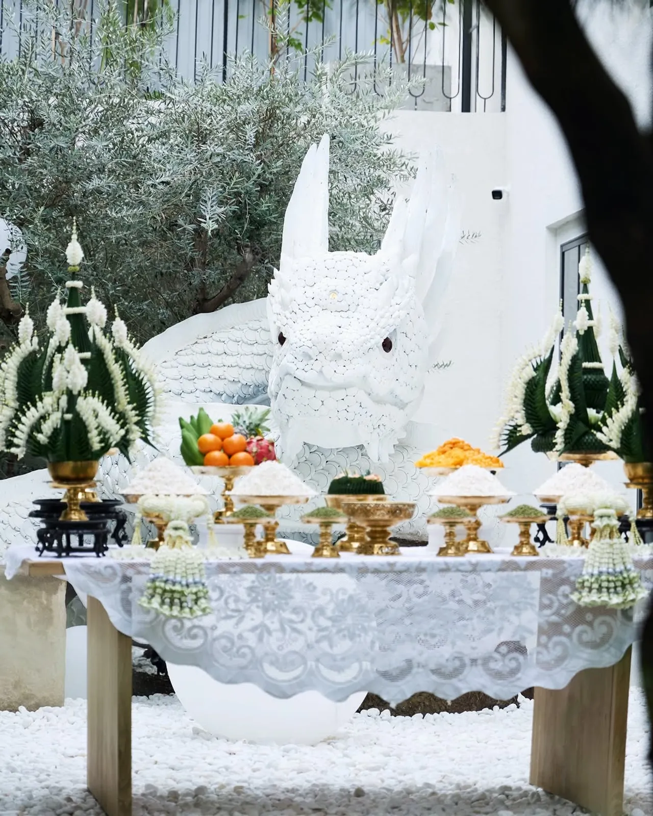 เจนี่ ทำพิธีบวงสรวงองค์พญานาคสีขาว ตั้งในบ้านหลังใหม่ งดงามสุดอลังการ