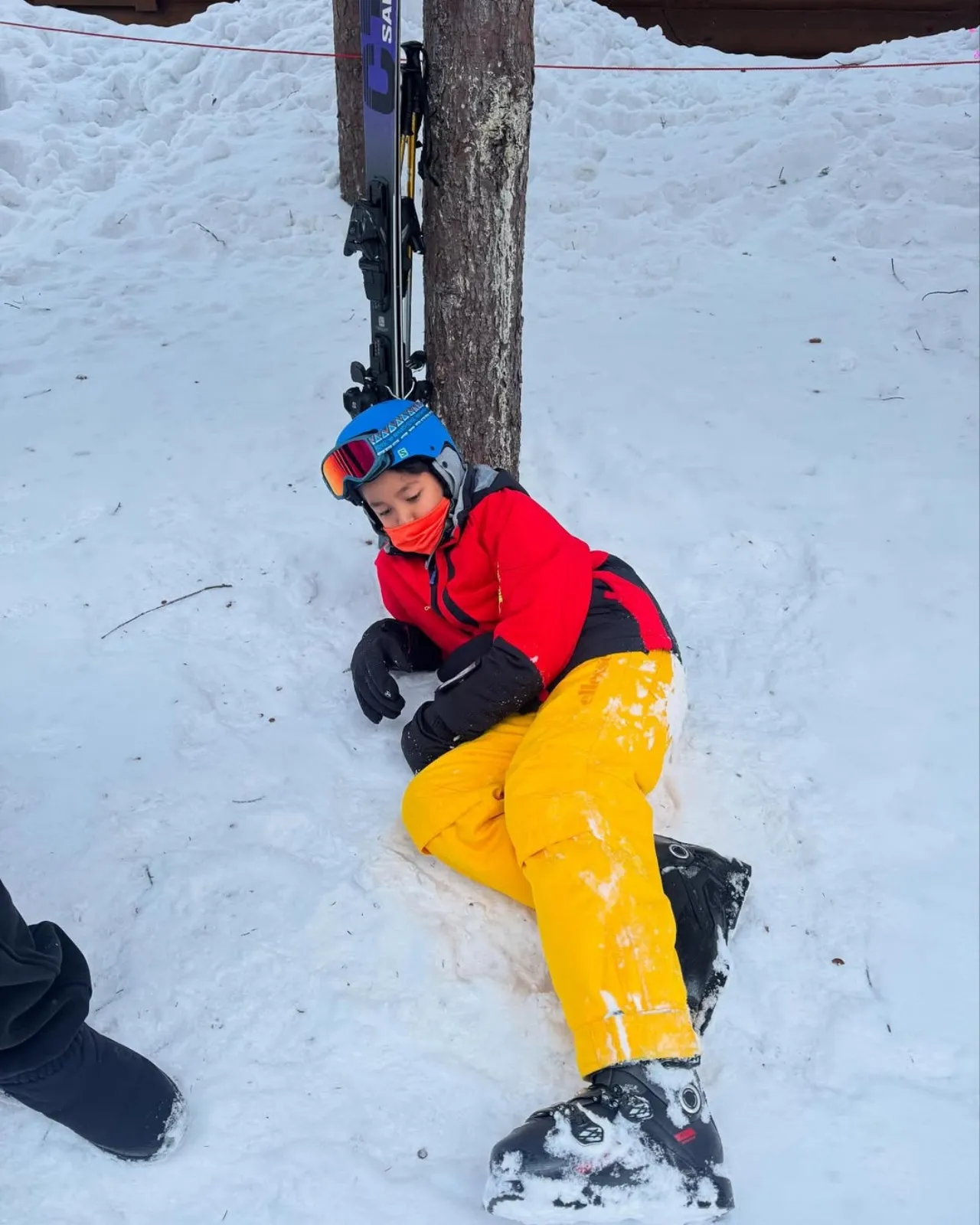 ฮาน่า-ฮิวโก้ พาลูกเที่ยวเมืองนอก คนแห่โฟกัสที่ น้องฮาร์เปอร์ สูงหล่อแซงพ่อแล้ว