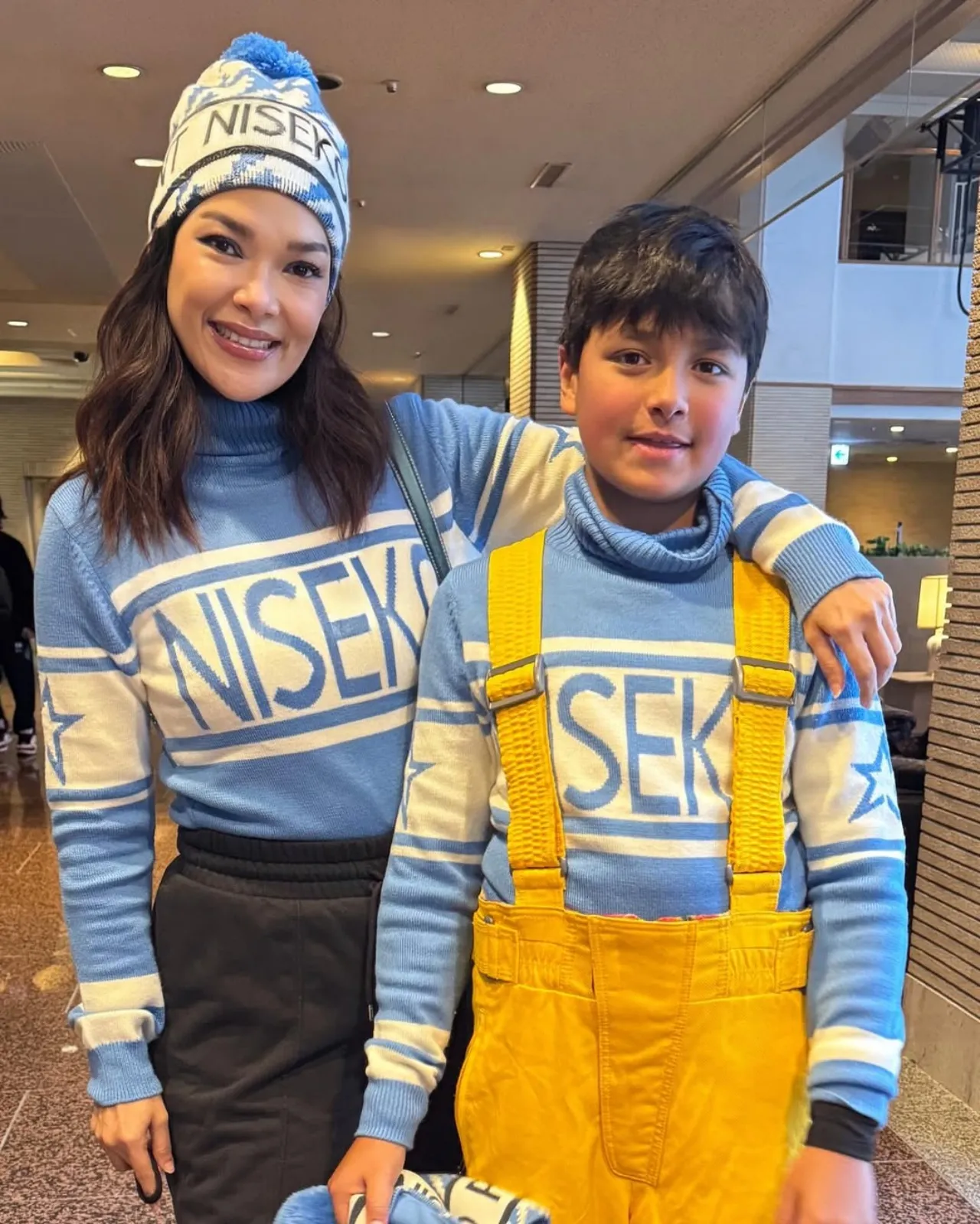 ฮาน่า-ฮิวโก้ พาลูกเที่ยวเมืองนอก คนแห่โฟกัสที่ น้องฮาร์เปอร์ สูงหล่อแซงพ่อแล้ว