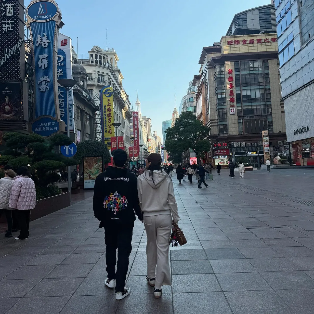 เอ๊ะยังไง! น้ำตาล ชลิตา เปิดตัวหนุ่มหรือเปล่า? หลังมีภาพคู่รับวาเลนไทน์