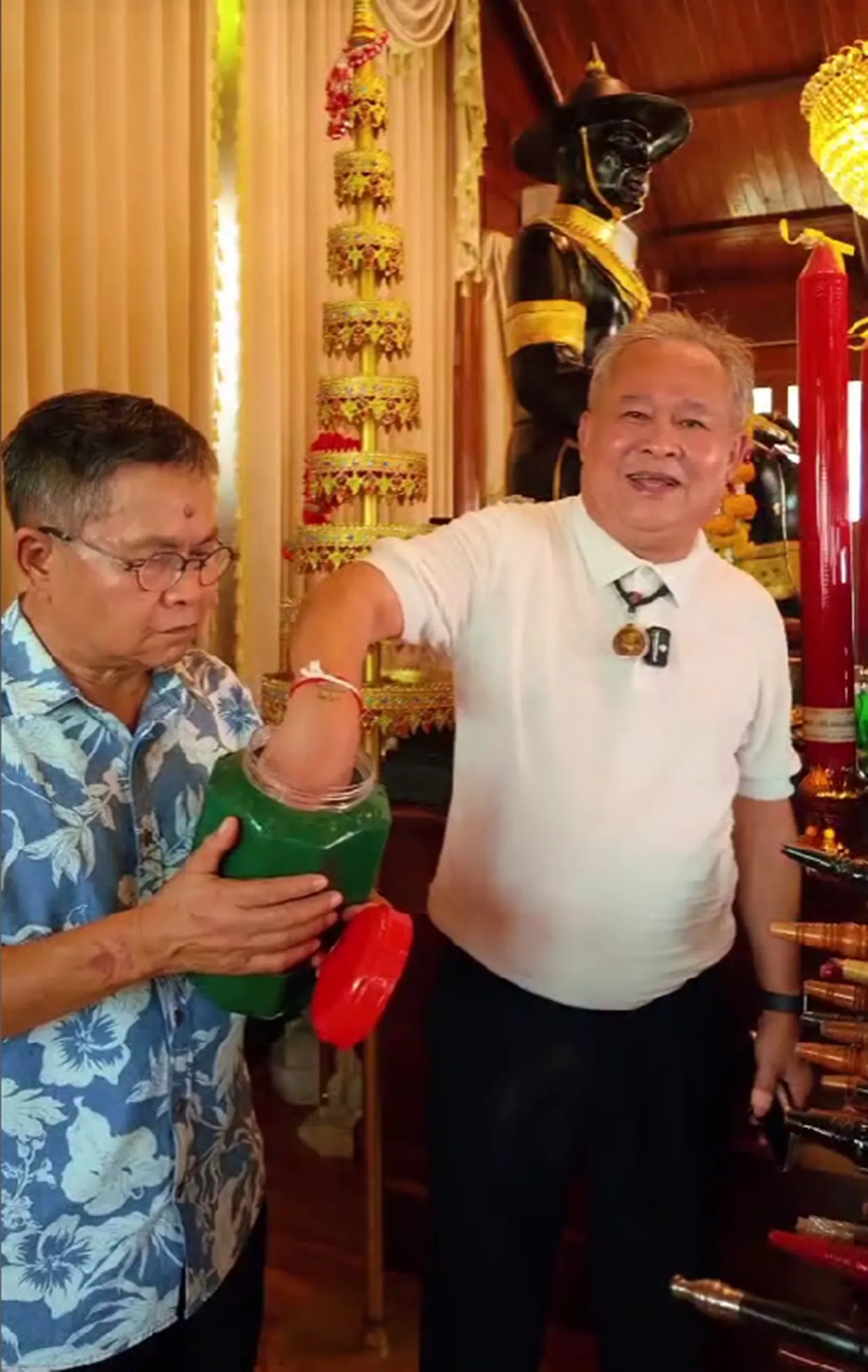 เป็ด เชิญยิ้ม เผยเลขเด็ดจากวัดดัง หลังไปทำบุญล้วงลูกปิงปอง ได้ 3 ตัวสวยเป๊ะ