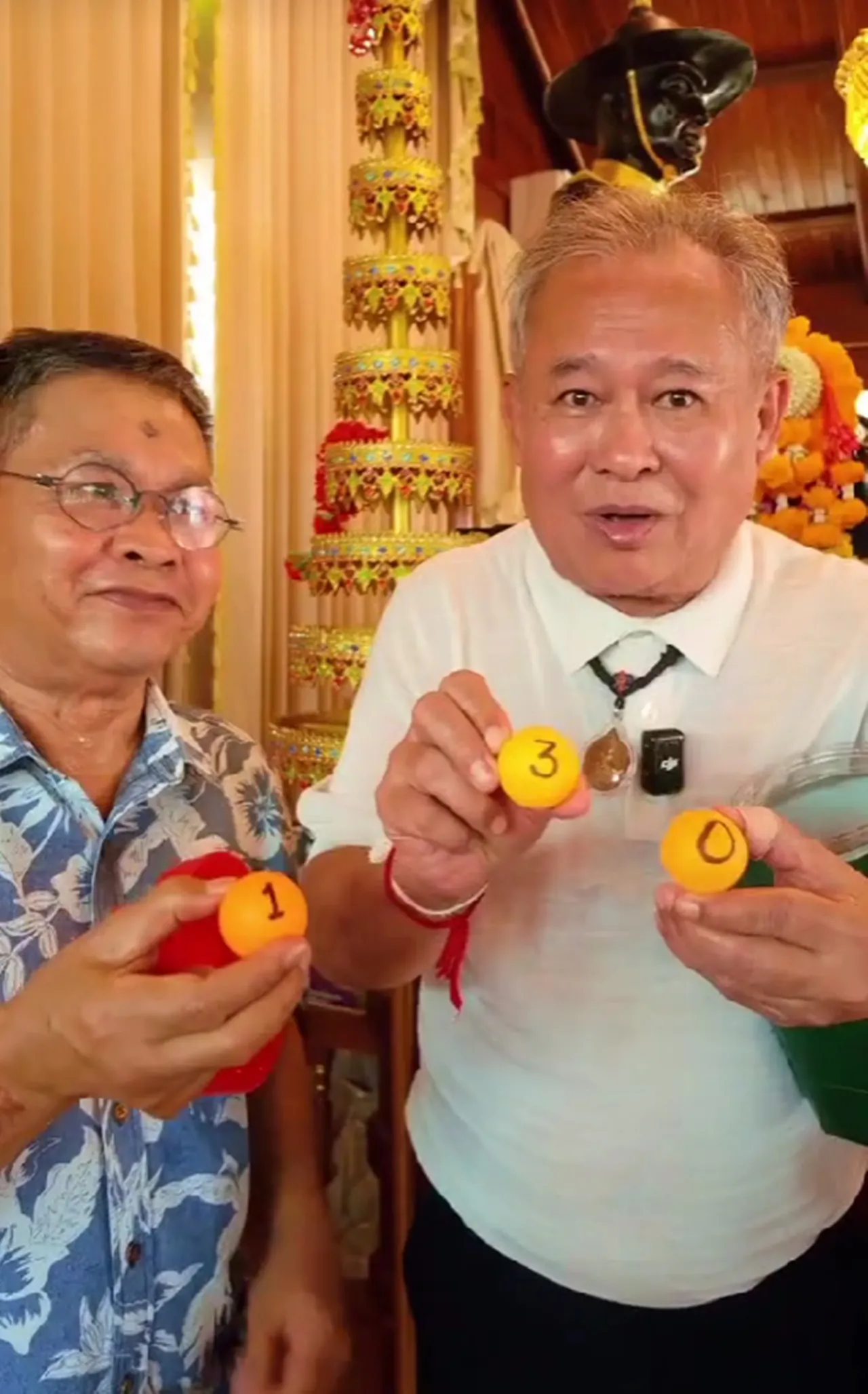 เป็ด เชิญยิ้ม เผยเลขเด็ดจากวัดดัง หลังไปทำบุญล้วงลูกปิงปอง ได้ 3 ตัวสวยเป๊ะ