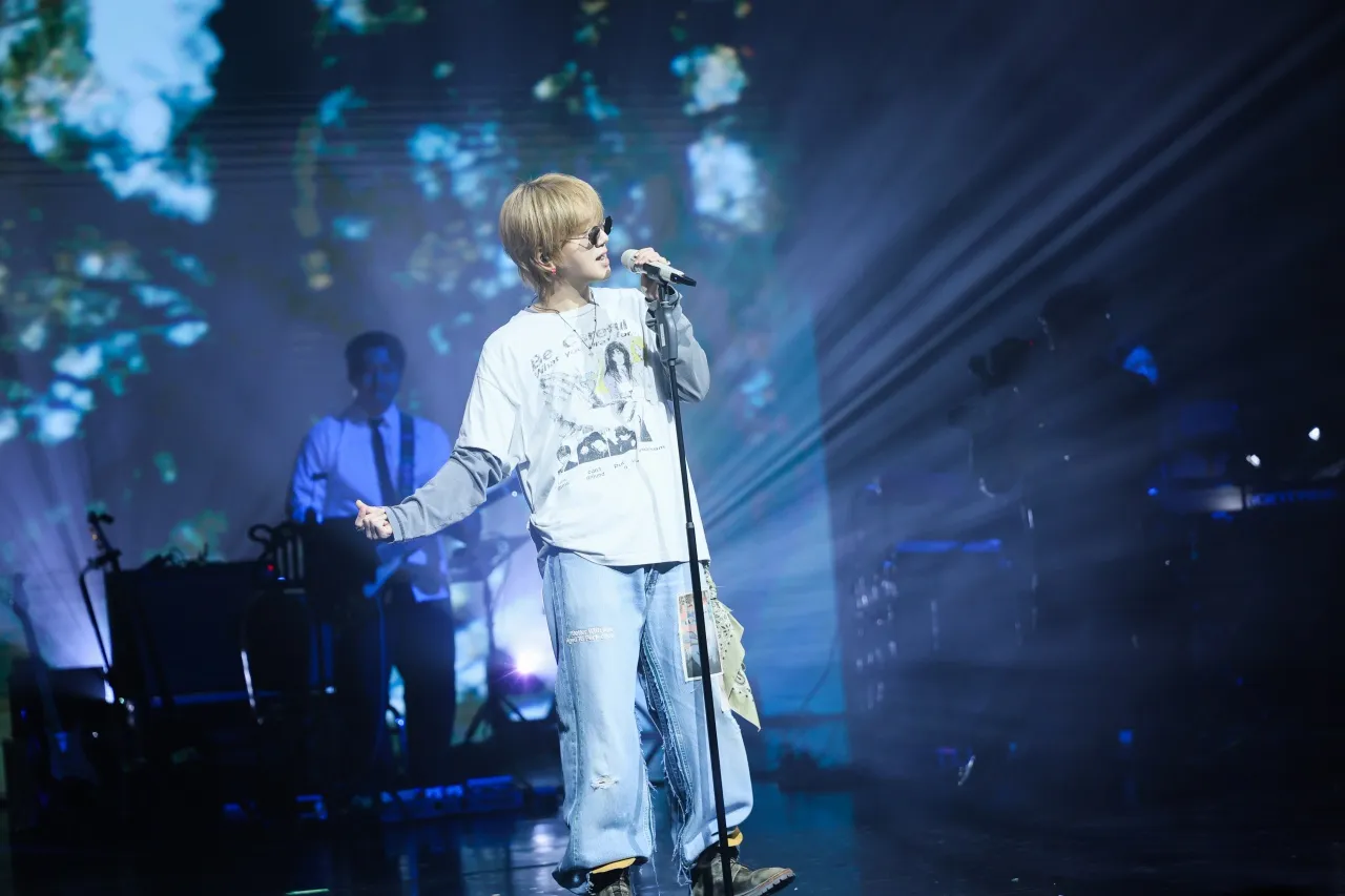 โวคอลตัวพ่อ เยซอง เสิร์ฟความสุขผ่านเสียงเพลง E.L.F. หัวใจเบ่งบาน