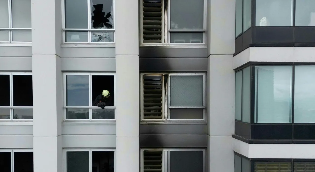 ไฟไหม้ตีกระฟ้าในอาร์เจนตินา อพยพคนกว่าร้อยชีวิต (คลิป)