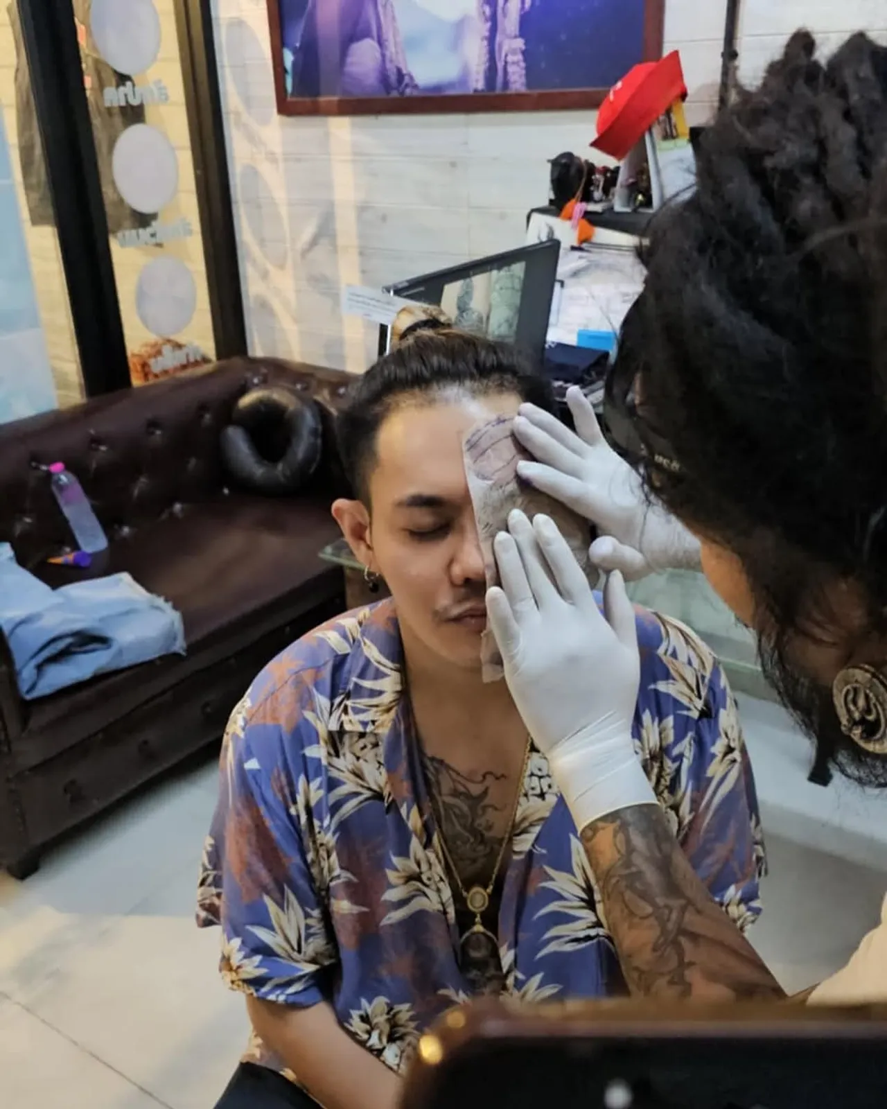 เก่ง ธชย ลงคลิปช่างสักวาดหน้ายักษ์บนใบหน้า ชาวเน็ตแห่คอมเมนต์เตือน อย่าหาทำ