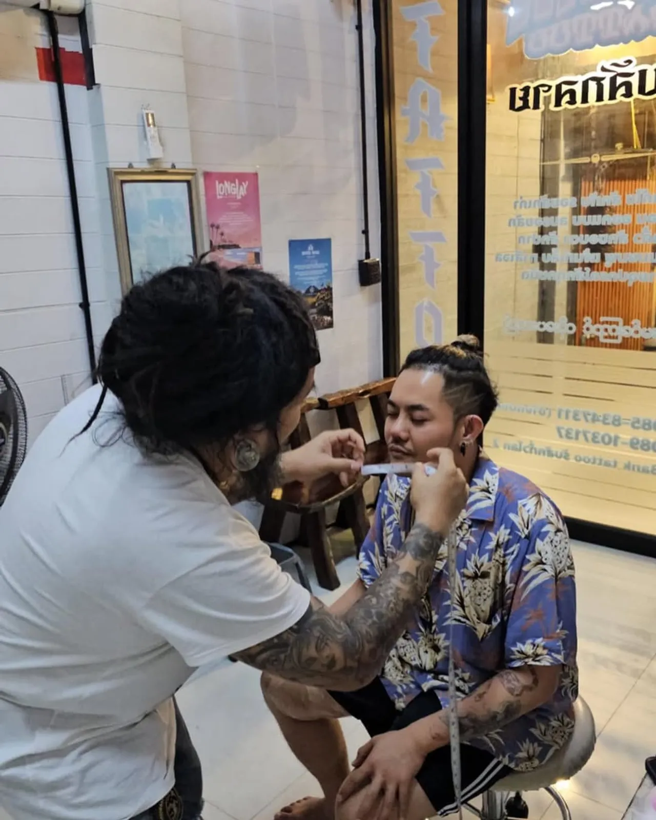 เก่ง ธชย ลงคลิปช่างสักวาดหน้ายักษ์บนใบหน้า ชาวเน็ตแห่คอมเมนต์เตือน อย่าหาทำ