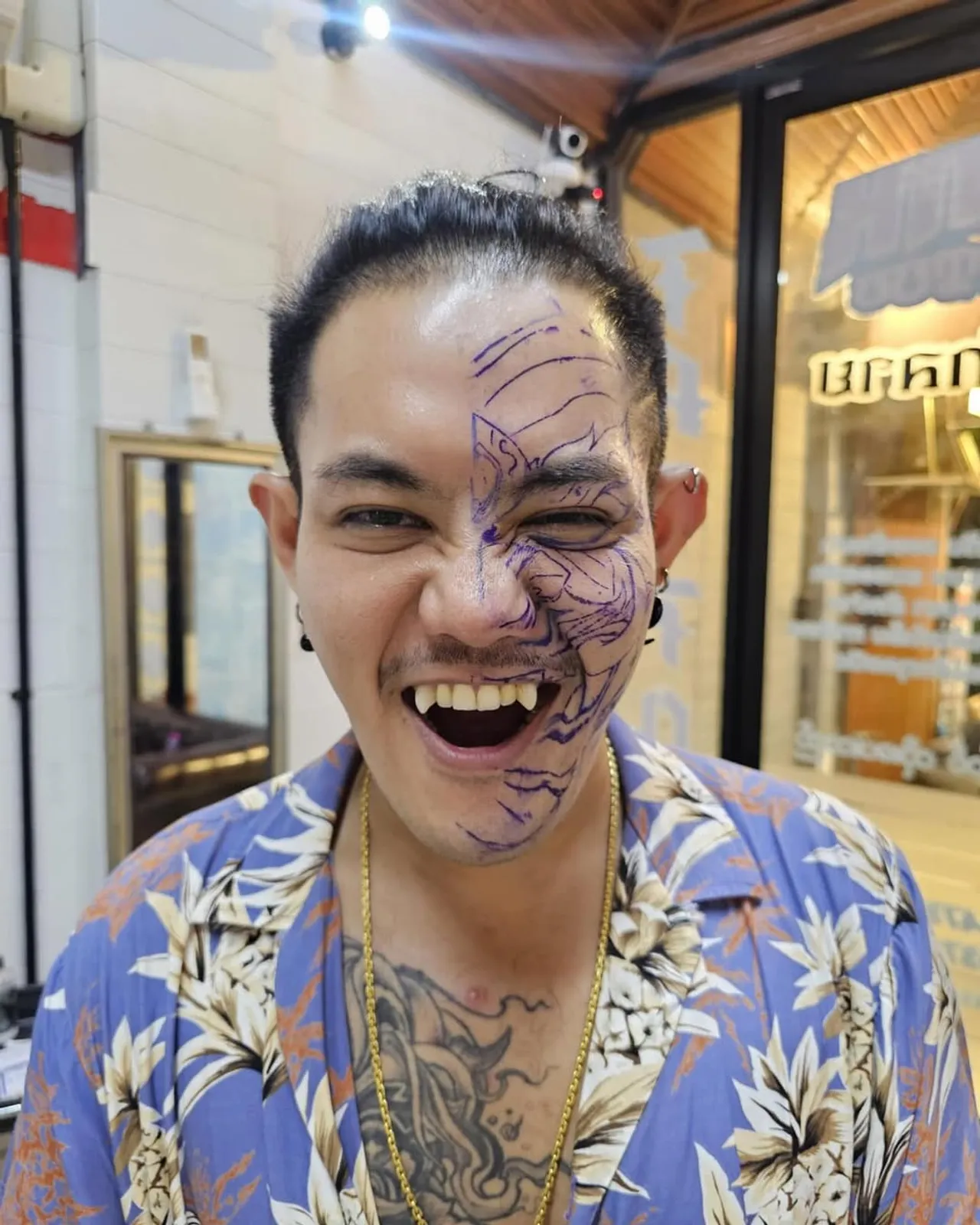 เก่ง ธชย ลงคลิปช่างสักวาดหน้ายักษ์บนใบหน้า ชาวเน็ตแห่คอมเมนต์เตือน อย่าหาทำ