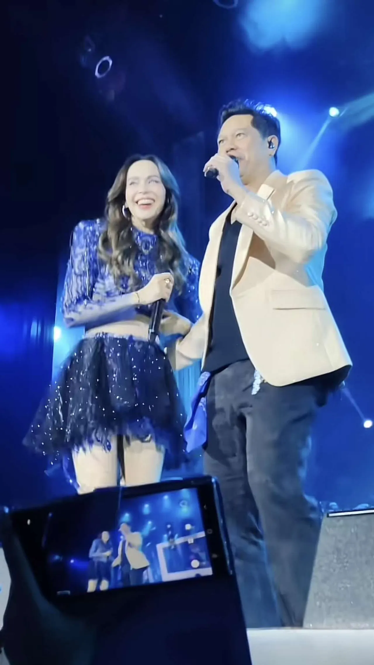 ว้าวมาก นัท-เต๋า ร้องเพลง "รักไม่ช่วยอะไร" แฟนๆ ซึ้งมิตรภาพที่ดี (คลิป)