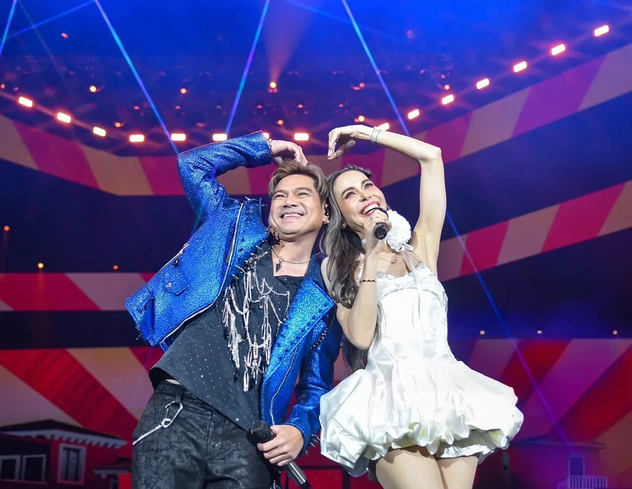 ว้าวมาก นัท-เต๋า ร้องเพลง "รักไม่ช่วยอะไร" แฟนๆ ซึ้งมิตรภาพที่ดี (คลิป)