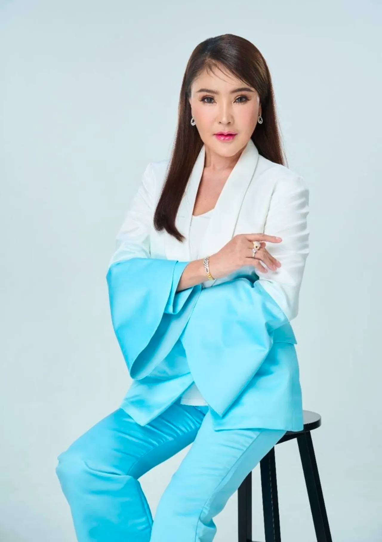 ดาว มยุรีย์ สวนกลับชาวเน็ต โดนคอมเมนต์เรียกป้า สวยปลอมเพราะใช้แอปแต่งรูป