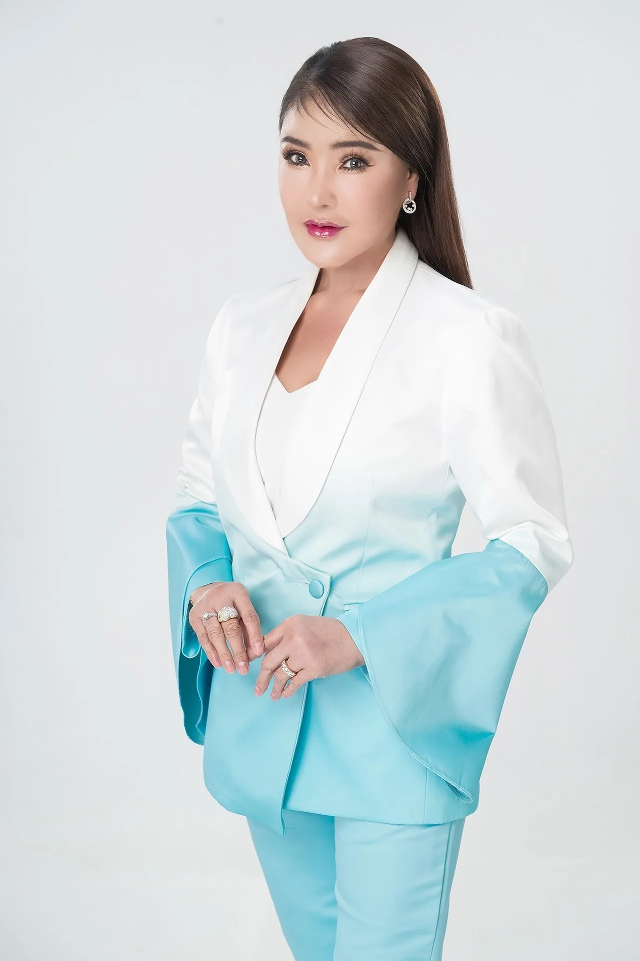 ดาว มยุรีย์ สวนกลับชาวเน็ต โดนคอมเมนต์เรียกป้า สวยปลอมเพราะใช้แอปแต่งรูป