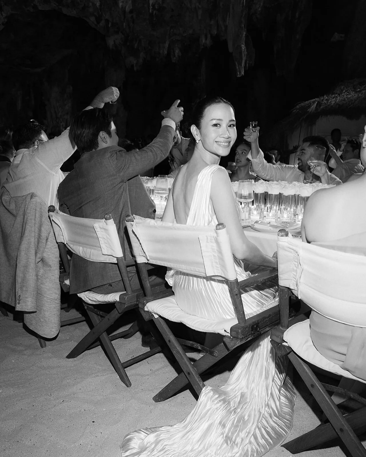 อเล็กซ์ เรนเดลล์ ควง เจนนี่ จัดงานแต่งในฝัน หวานฉ่ำริมทะเลสุดโรแมนติก