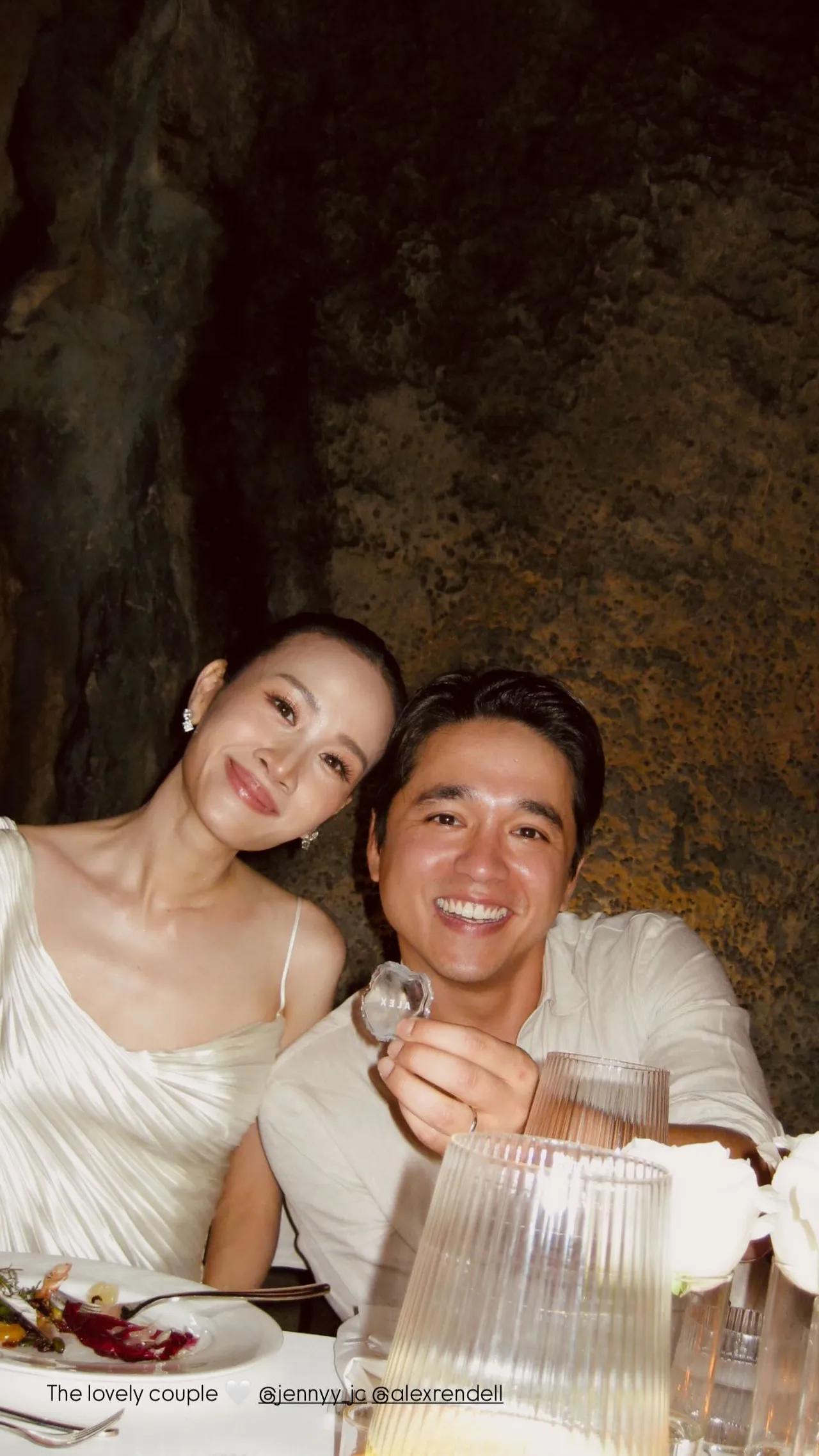 อเล็กซ์ เรนเดลล์ ควง เจนนี่ จัดงานแต่งในฝัน หวานฉ่ำริมทะเลสุดโรแมนติก