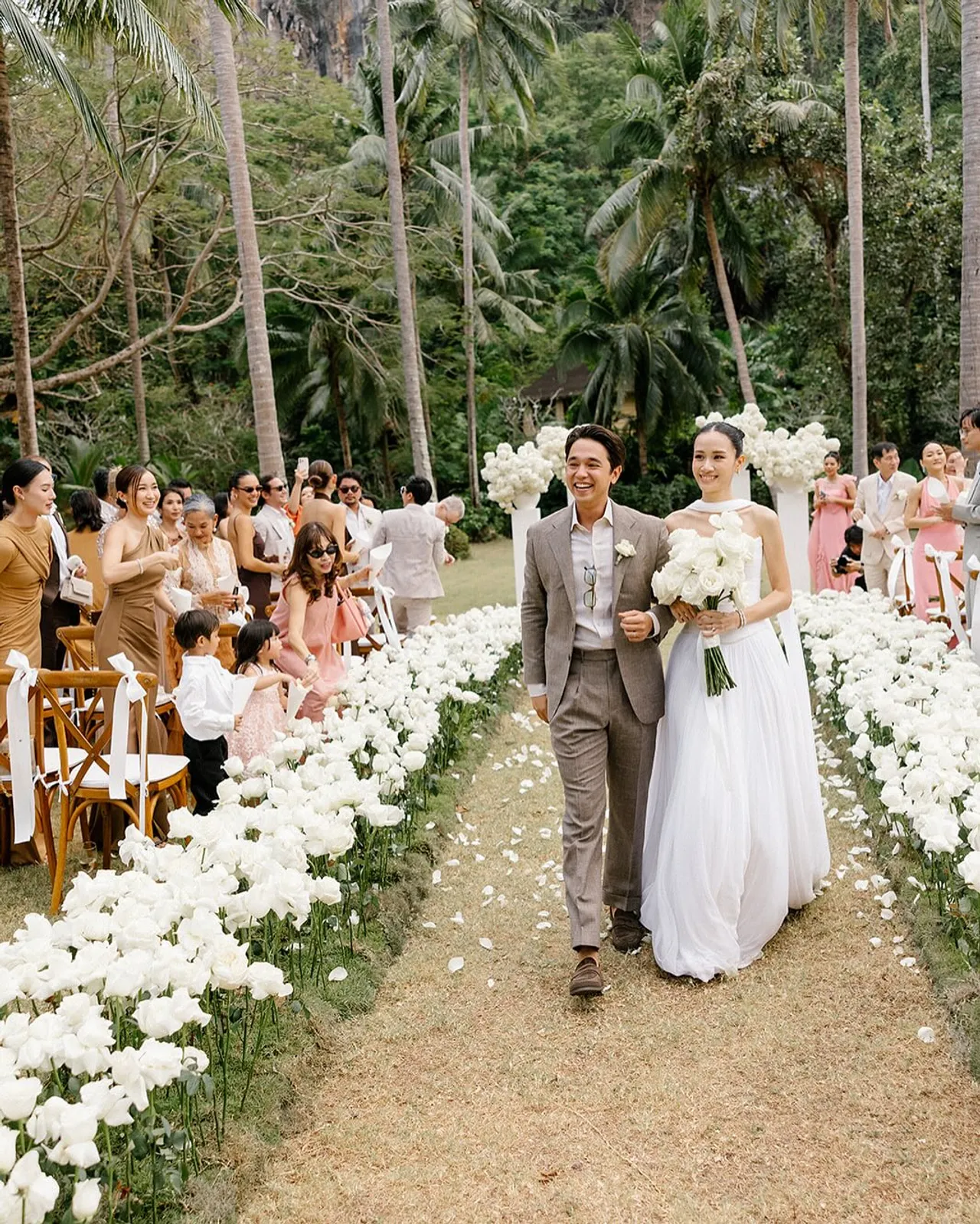 อเล็กซ์ เรนเดลล์ ควง เจนนี่ จัดงานแต่งในฝัน หวานฉ่ำริมทะเลสุดโรแมนติก