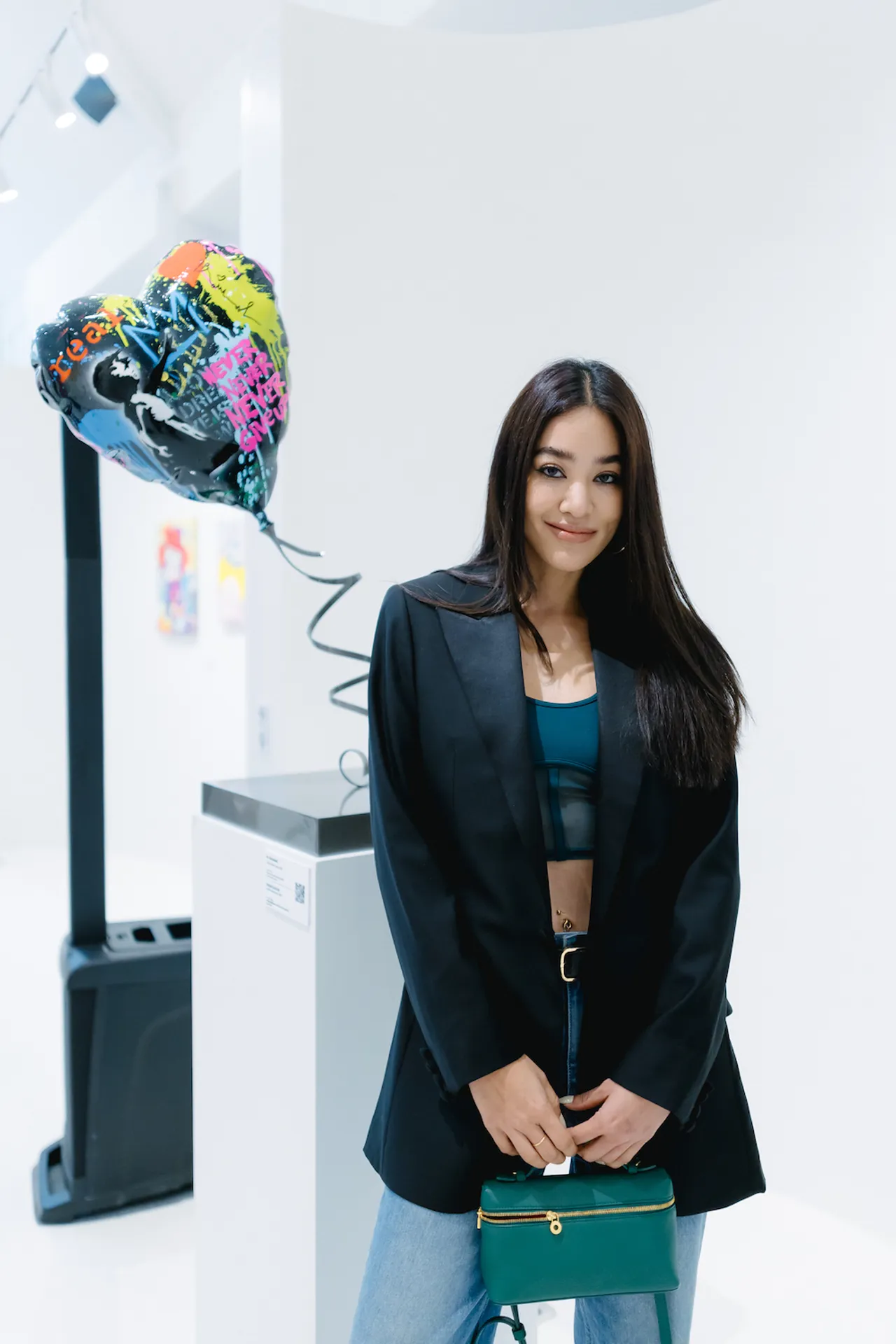 ลูกเกด-พลอย ร่วมเปิด อัคนี่ แกลเลอรี่ศิลปะร่วมสมัยแห่งใหม่กลางใจเมือง