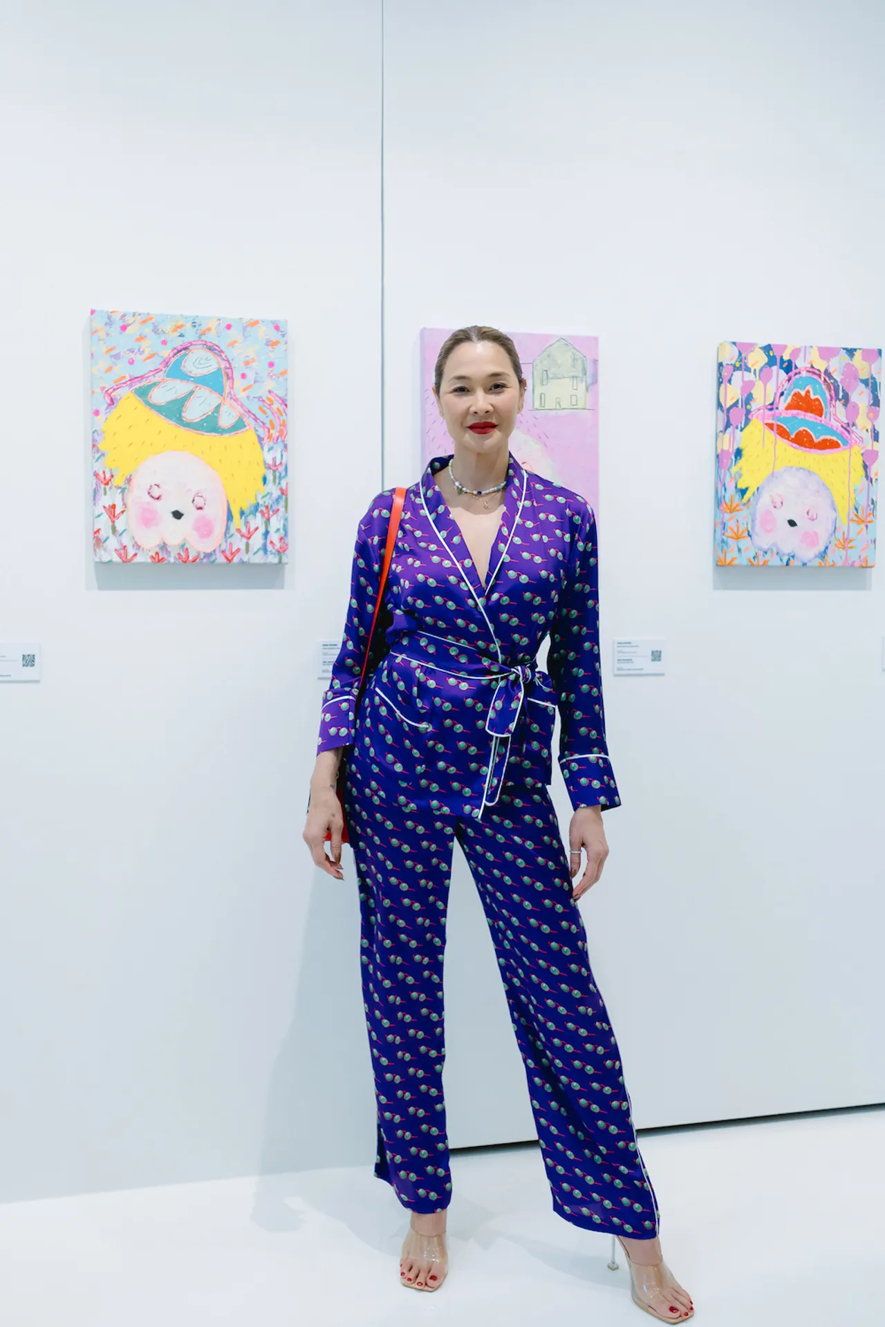 ลูกเกด-พลอย ร่วมเปิด อัคนี่ แกลเลอรี่ศิลปะร่วมสมัยแห่งใหม่กลางใจเมือง