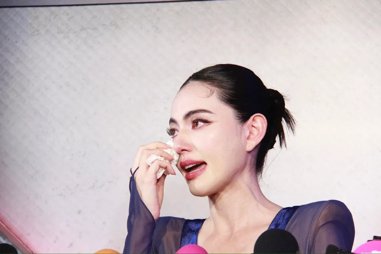 ใหม่ ดาวิกา ปล่อยโฮเคลียร์ถูกหาเป็นนางเอกทิ้งพ่อ เสียใจคนใกล้ตัวปล่อยภาพพ่อป่วย