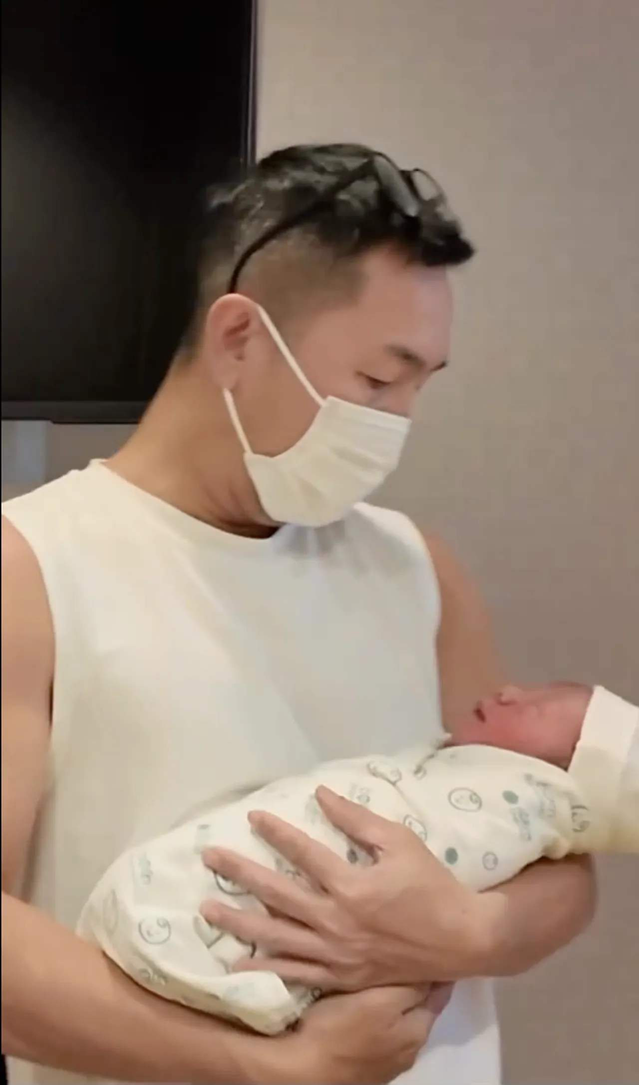 เตย ภรรยา โจอี้ บอย เล่าความตื่นเต้นคลอดลูกคนแรก ขอบคุณสามีดูแลอย่างดี (คลิป)