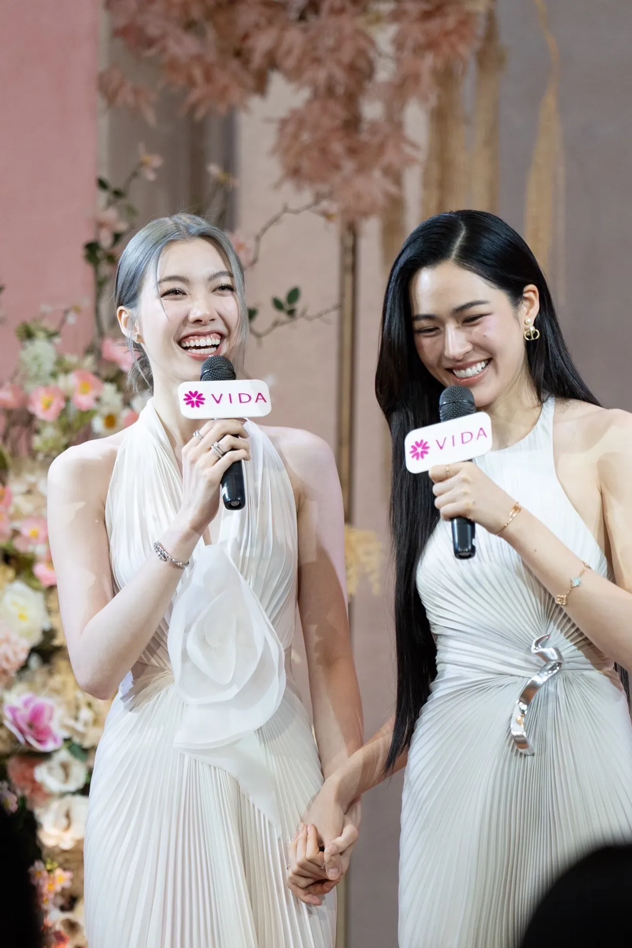 หลิง-ออม 2 สาวสุดฮอต เสิร์ฟความน่ารักพร้อมสร้างความทรงจำสุดพิเศษให้แฟนๆ 