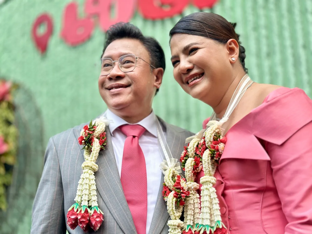 สุดหวานชื่น “จักรภพ-สุไพรพล” จดทะเบียนสมรส- “ทักษิณ” ร่วมยินดี