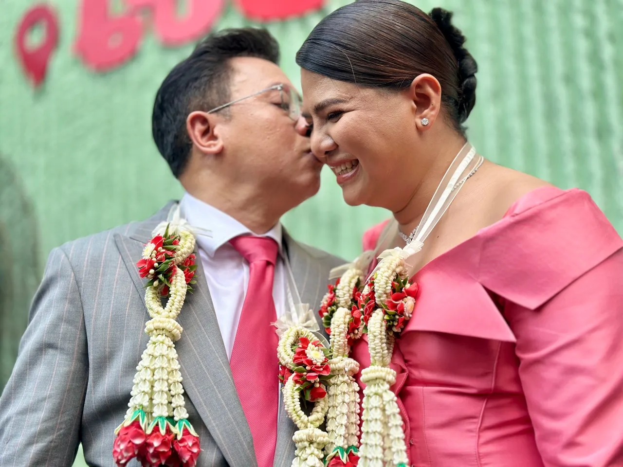 สุดหวานชื่น “จักรภพ-สุไพรพล” จดทะเบียนสมรส- “ทักษิณ” ร่วมยินดี