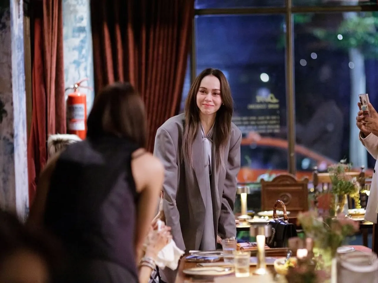 น้ำตาท่วมงาน นัท มีเรีย เจอเพื่อนทำเซอร์ไพรส์ ไม่คิดว่าจะมีคนรักมากขนาดนี้