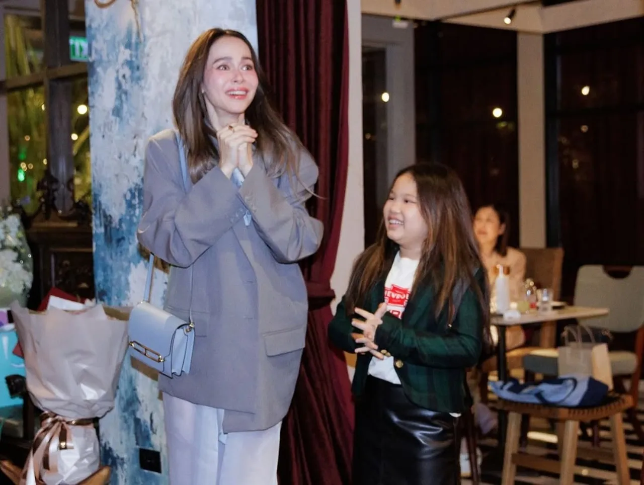 น้ำตาท่วมงาน นัท มีเรีย เจอเพื่อนทำเซอร์ไพรส์ ไม่คิดว่าจะมีคนรักมากขนาดนี้