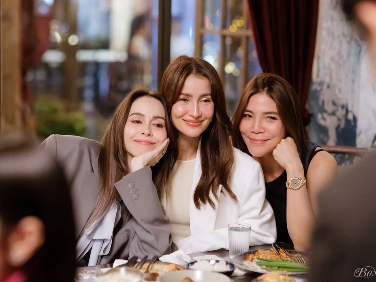 น้ำตาท่วมงาน นัท มีเรีย เจอเพื่อนทำเซอร์ไพรส์ ไม่คิดว่าจะมีคนรักมากขนาดนี้