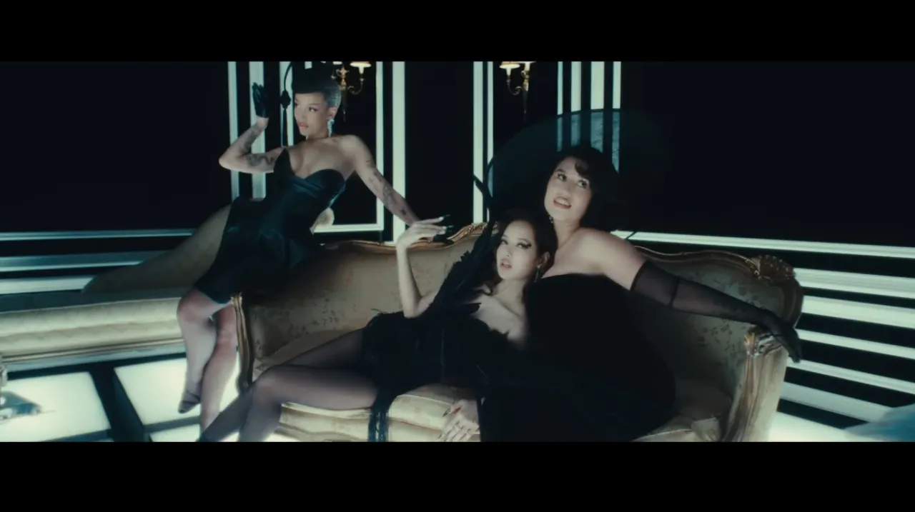 สวยแซ่บสะกดทุกสายตา ลิซ่า ปล่อยเพลงใหม่ "BORN AGAIN" ประกบ Doja Cat - RAYE