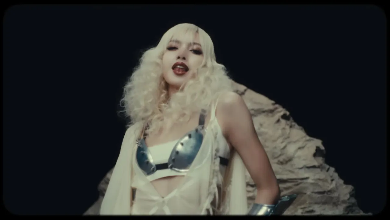 สวยแซ่บสะกดทุกสายตา ลิซ่า ปล่อยเพลงใหม่ "BORN AGAIN" ประกบ Doja Cat - RAYE