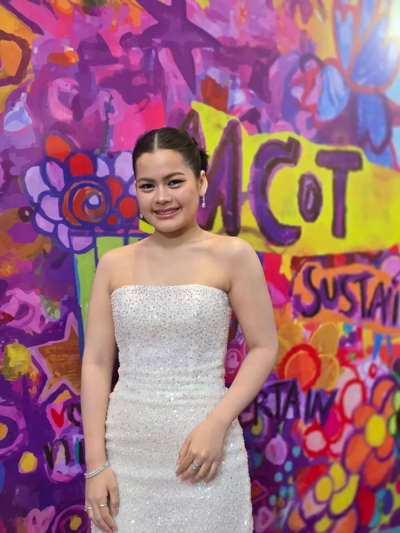 อิมมี่ อิณญาฎา นักแสดงดาวรุ่งออร่าพุ่ง ฉายแววเด่นพรมม่วง 