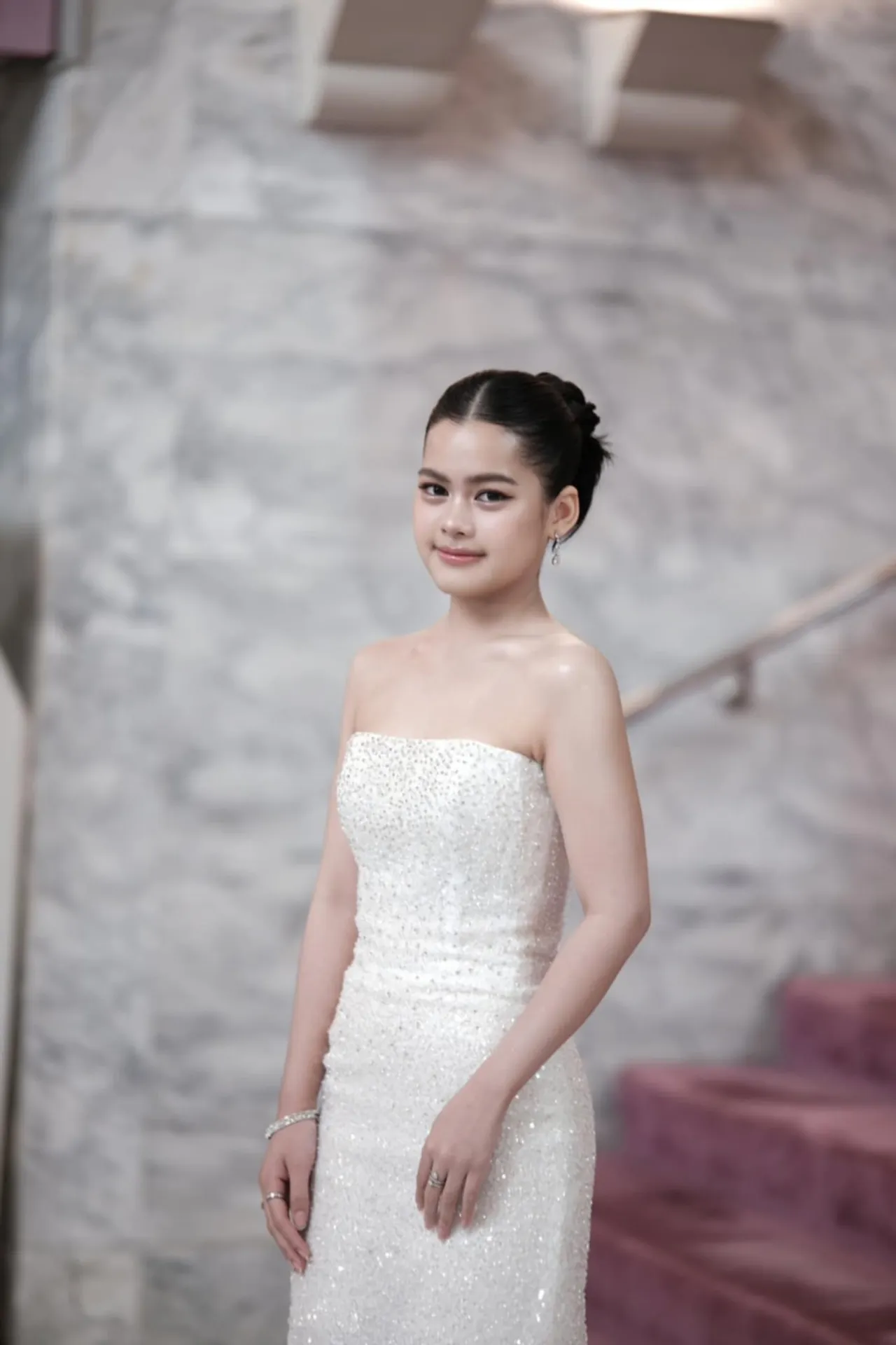 อิมมี่ อิณญาฎา นักแสดงดาวรุ่งออร่าพุ่ง ฉายแววเด่นพรมม่วง 