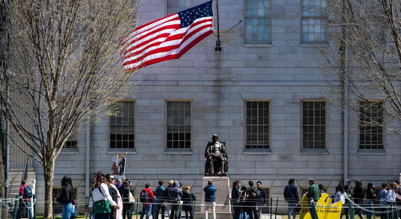 ด่วน! ทรัมป์สั่งห้ามฮาร์วาร์ดรับนศ.ต่างชาติ กดดันให้ย้ายที่เรียน