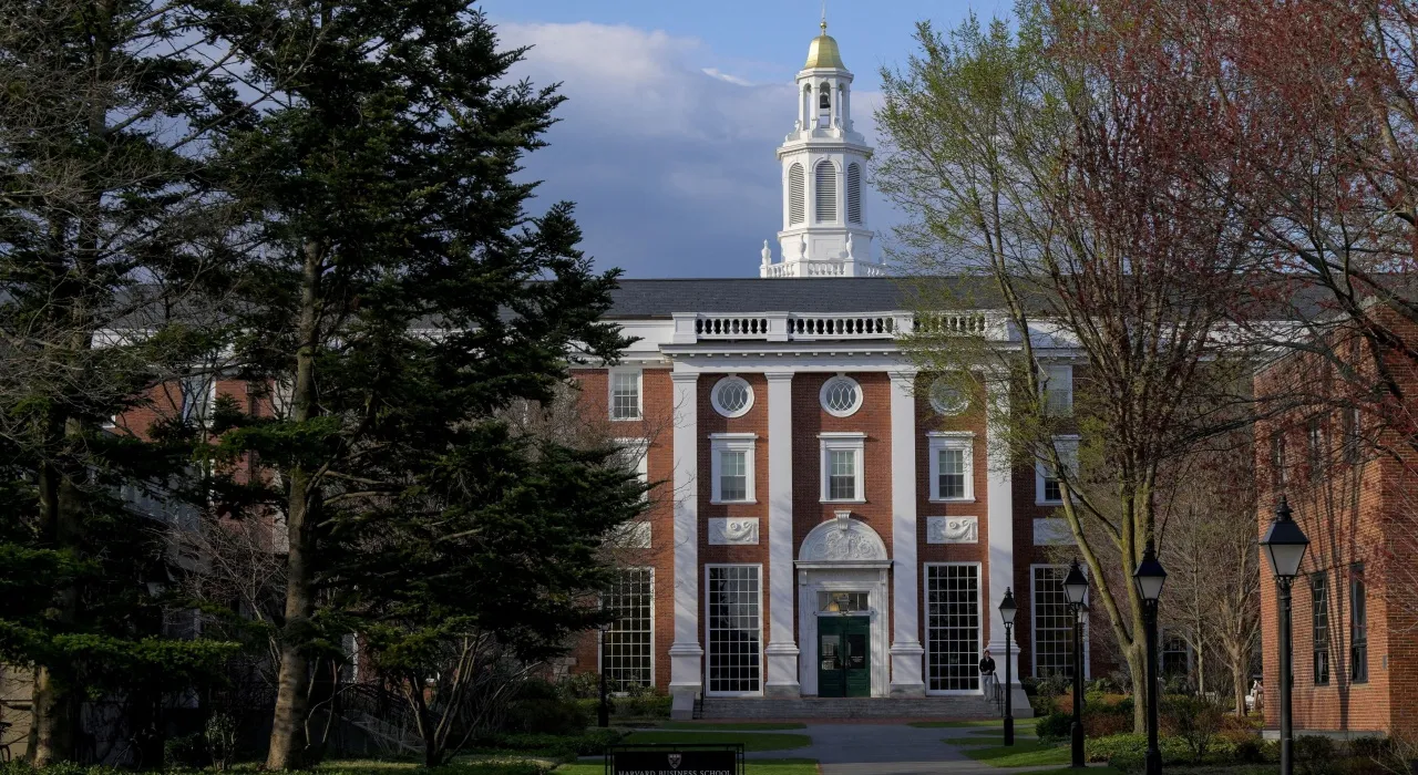 ด่วน! ทรัมป์สั่งห้ามฮาร์วาร์ดรับนศ.ต่างชาติ กดดันให้ย้ายที่เรียน