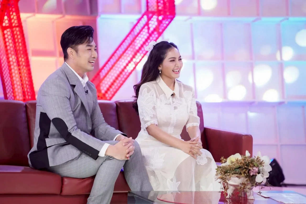 เจมส์-ครูก้อย เปิดที่มาความฮา มีช่อง "คู่กัน" เพราะภรรยาอยากเป็นดารา (คลิป)