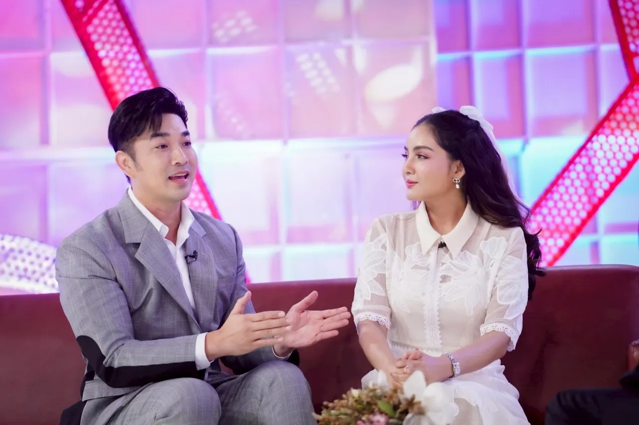 เจมส์-ครูก้อย เปิดที่มาความฮา มีช่อง "คู่กัน" เพราะภรรยาอยากเป็นดารา (คลิป)