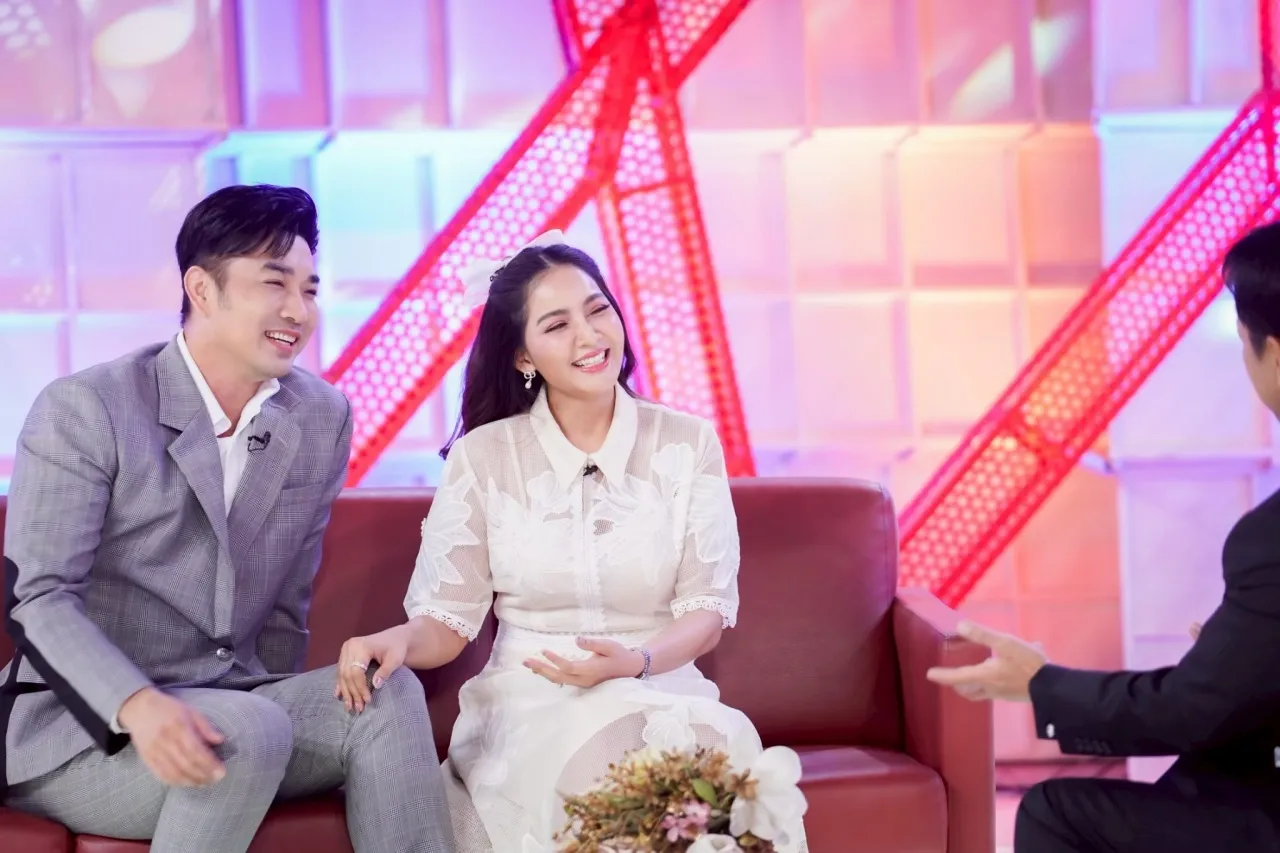 เจมส์-ครูก้อย เปิดที่มาความฮา มีช่อง "คู่กัน" เพราะภรรยาอยากเป็นดารา (คลิป)