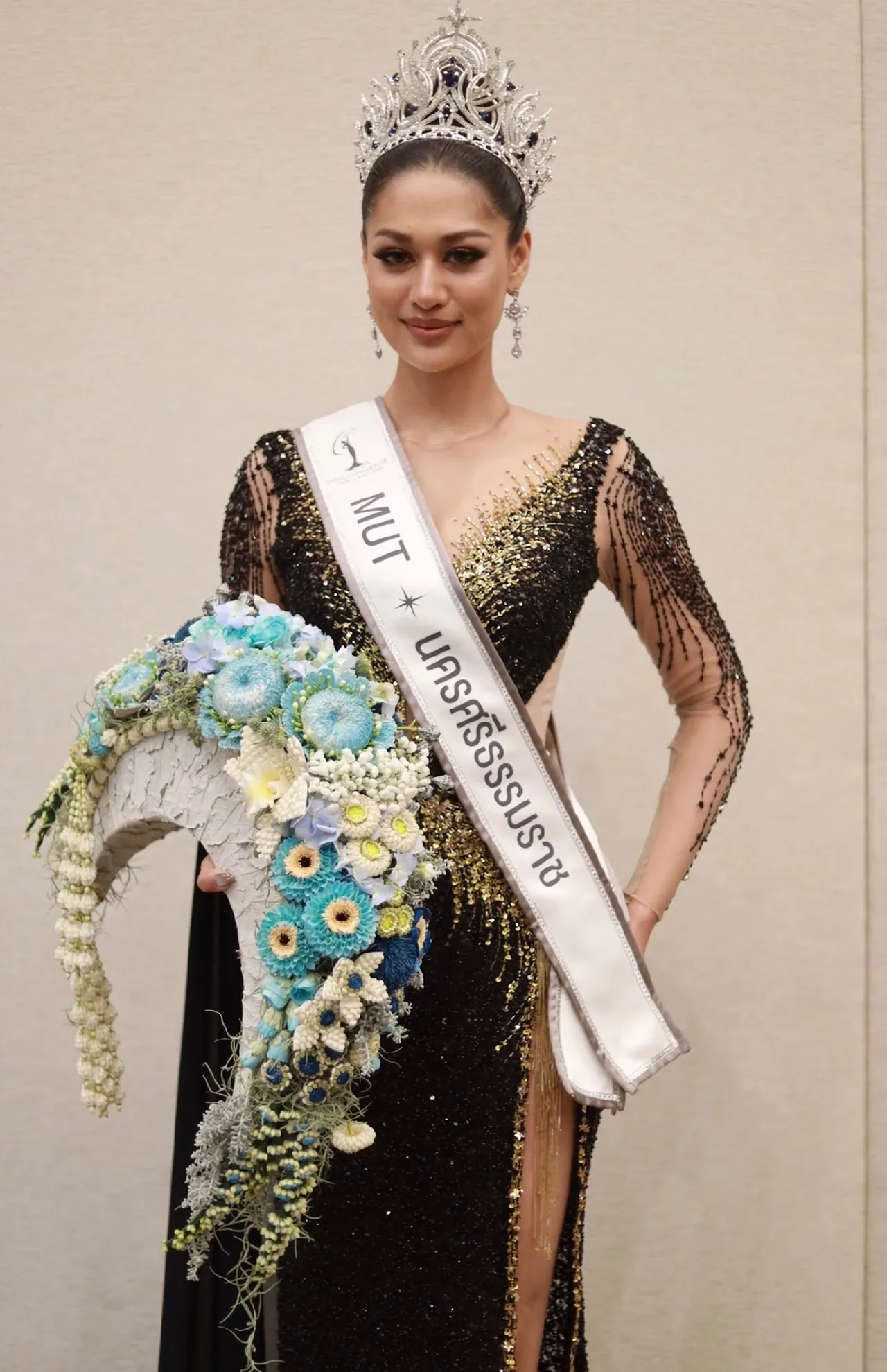 สวยสมมง จักรวาลเมืองคอน กิ๊ฟ กมลพร ครองตำแหน่ง มิสยูนิเวิร์ส นครศรีธรรมราช 2025 