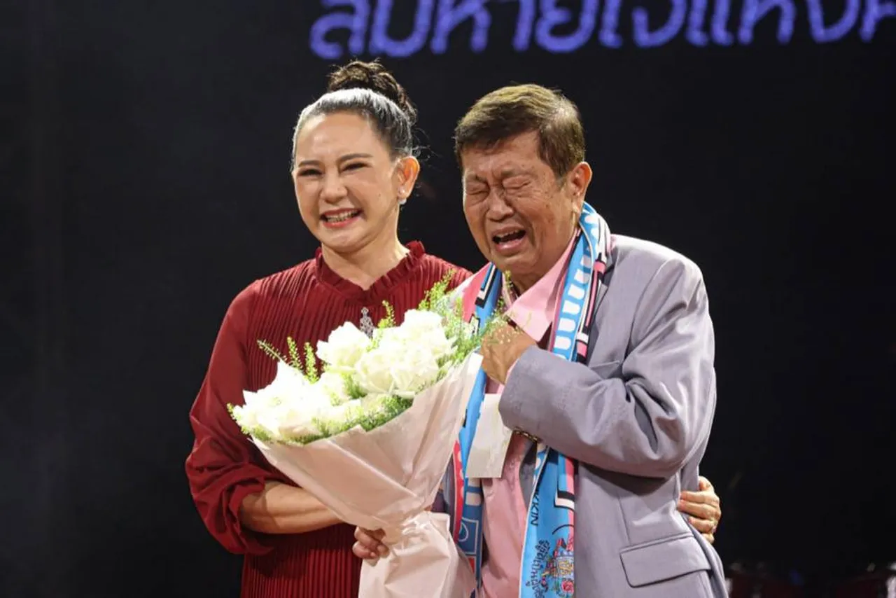 คอนเสิร์ต '51 ปี กรวิก ลมหายใจแห่งความคิดถึง' จินตหรา ทำ สันติ หลังน้ำตากลางเวที