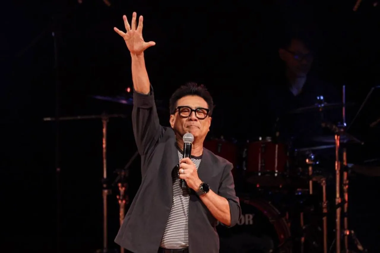 คอนเสิร์ต '51 ปี กรวิก ลมหายใจแห่งความคิดถึง' จินตหรา ทำ สันติ หลังน้ำตากลางเวที