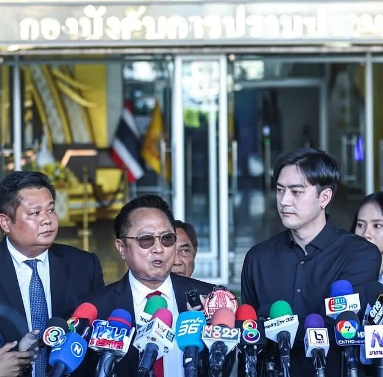 คนแห่ให้กำลังใจ ฟิล์ม รัฐภูมิ เคลื่อนไหว 'บอกแล้วความจริงมีเพียงหนึ่งเดียว' 