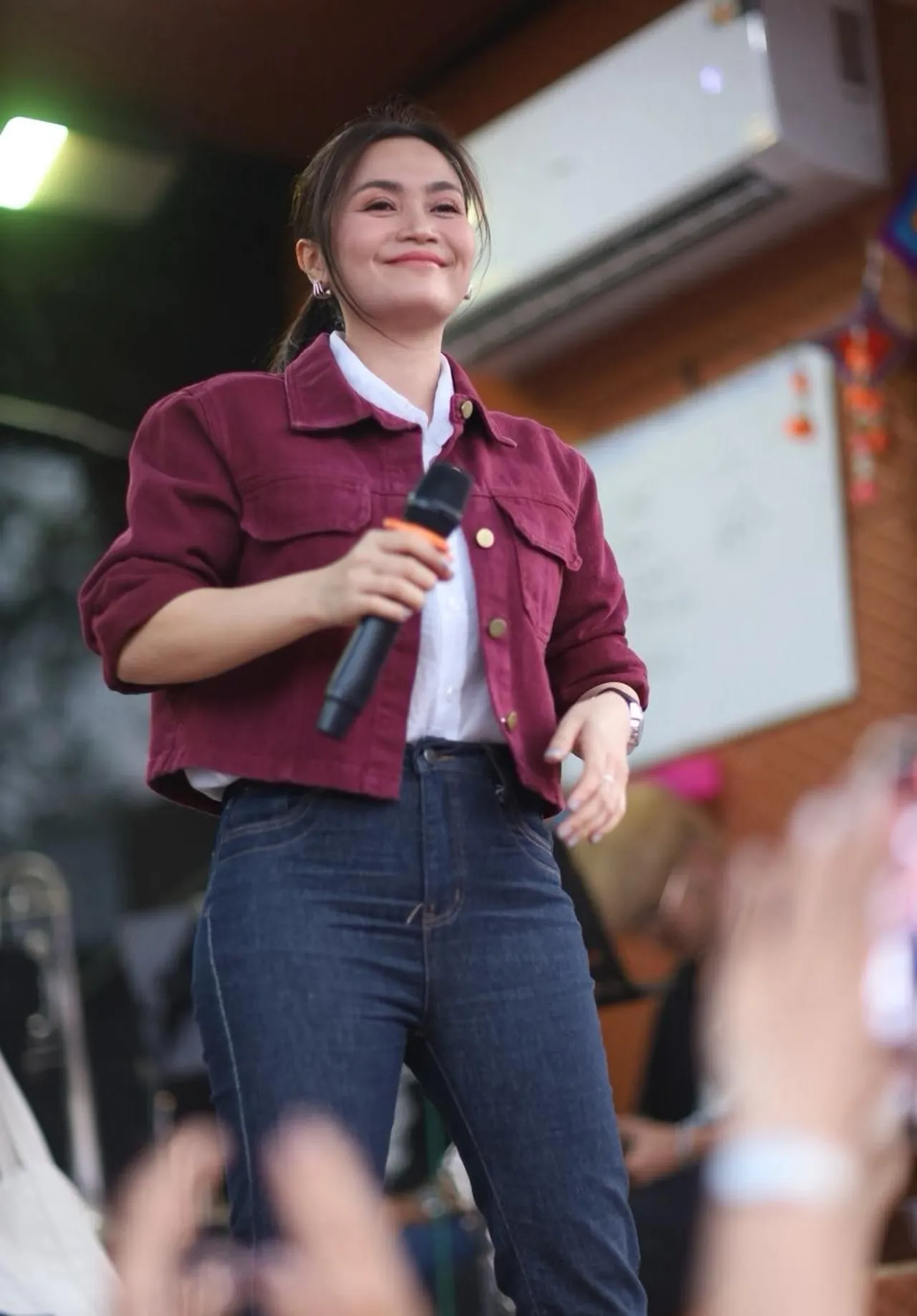 รู้จักนักร้องสาว ก้านตอง ทุ่งเงิน เจ้าของเพลง จื่อบ่ - กุหลาบ รอนานกว่า 18 ปีกว่าจะดัง